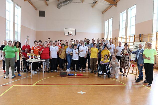 Boccia łączy pokolenia i samorządy! II Powiatowy Integracyjny Turniej w Lęborku za nami
