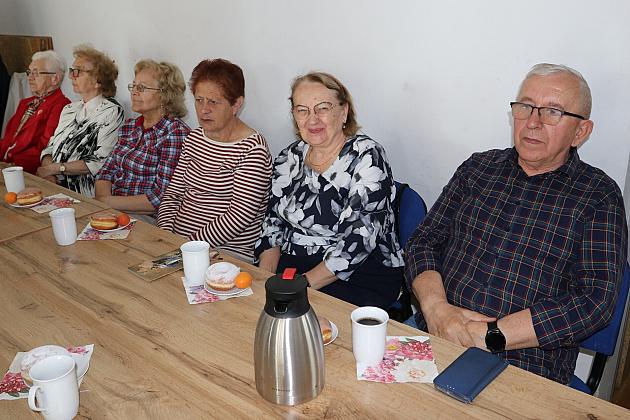 Radośnie i z sercem – Dzień Matki na spotkaniu Ligi Kobiet Polskich