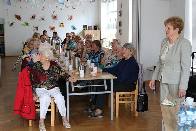 Radośnie i z sercem – Dzień Matki na spotkaniu Ligi Kobiet Polskich