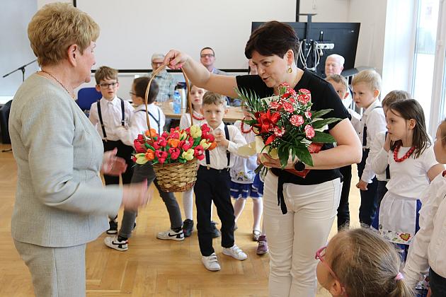 Radośnie i z sercem – Dzień Matki na spotkaniu Ligi Kobiet Polskich