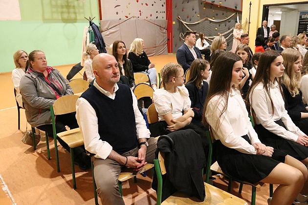 „Jedynka” świętuje 80 lat! Uroczysta gala z okazji jubileuszu najstarszej szkoły podstawowej w Lęborku