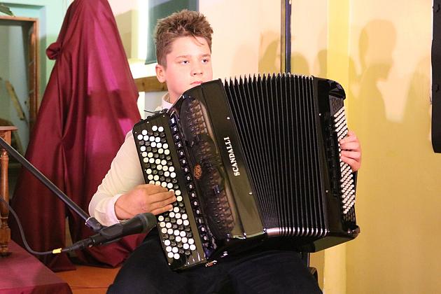 „Jedynka” świętuje 80 lat! Uroczysta gala z okazji jubileuszu najstarszej szkoły podstawowej w Lęborku