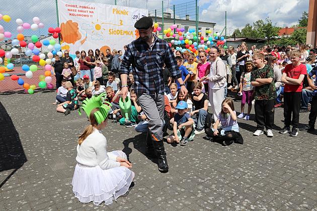 Rodzinna zabawa w „Siódemce” - radość, śmiech i integracja