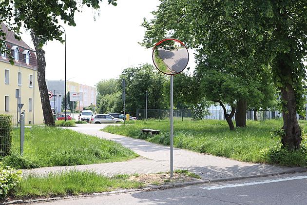 Nowe lustra drogowe w Lęborku – więcej bezpieczeństwa na trudnych skrzyżowaniach!