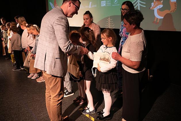 Nagrodzeni najlepsi czytelnicy wśród najmłodszych uczniów