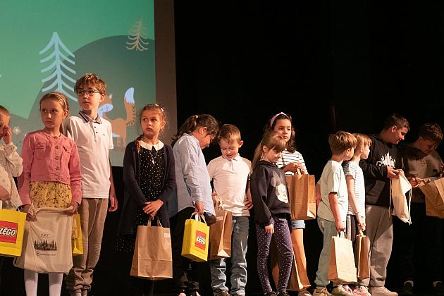 Nagrodzeni najlepsi czytelnicy wśród najmłodszych uczniów