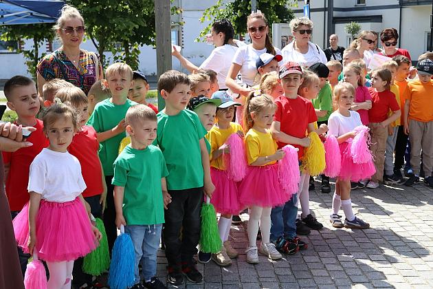 Barwna parada rozkręciła piąty Festiwal Uliczny w Lęborku. Szykujcie się na weekend pełen atrakcji!
