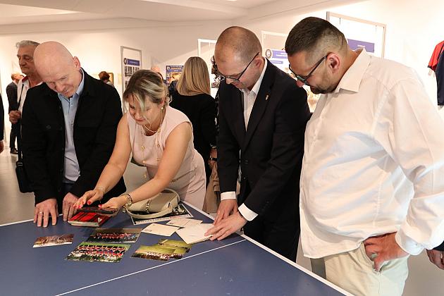 Historia Pogoni Lębork na otwartej w Wieży Ciśnień wystawie z okazji 80-lecia klubu