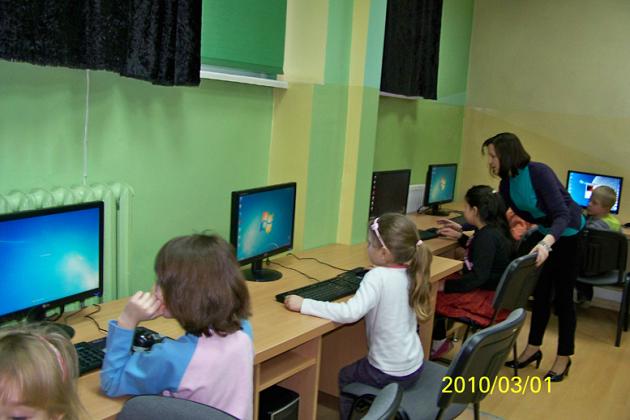 Uczniowie klas I-III mają sale komputerowe
