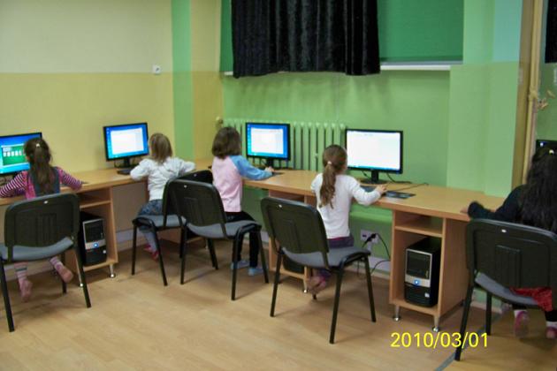 Uczniowie klas I-III mają sale komputerowe