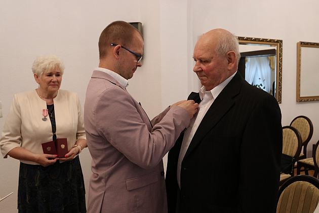 Złote Gody w lęborskim ratuszu – uhonorowanie małżeństw z ponad półwiecznym stażem