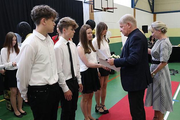 Uroczyste pożegnanie absolwentów Szkoły Podstawowej nr 5