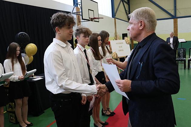 Uroczyste pożegnanie absolwentów Szkoły Podstawowej nr 5