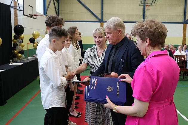 Uroczyste pożegnanie absolwentów Szkoły Podstawowej nr 5