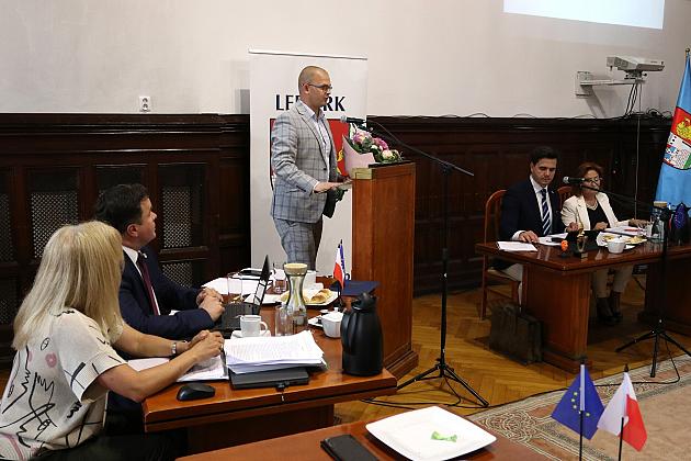 Burmistrz Lęborka z wotum zaufania i absolutorium