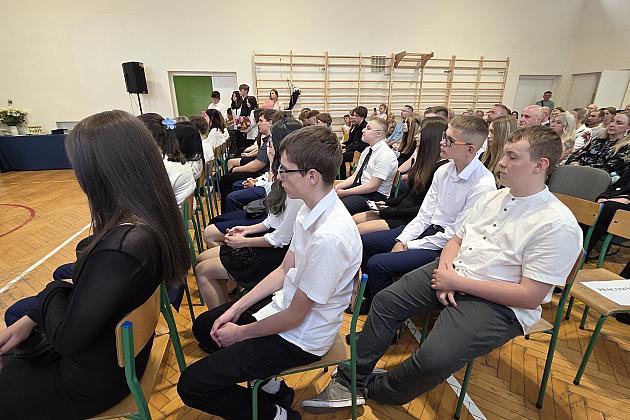 Uroczyste zakończenie roku szkolnego klas VIII w SP7