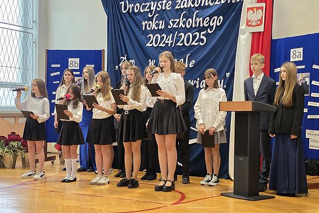 Uroczyste zakończenie roku szkolnego klas VIII w SP7