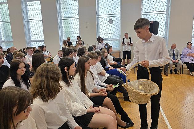 Uroczyste zakończenie roku szkolnego klas VIII w SP7