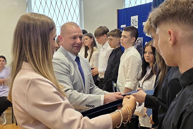 Uroczyste zakończenie roku szkolnego klas VIII w SP7