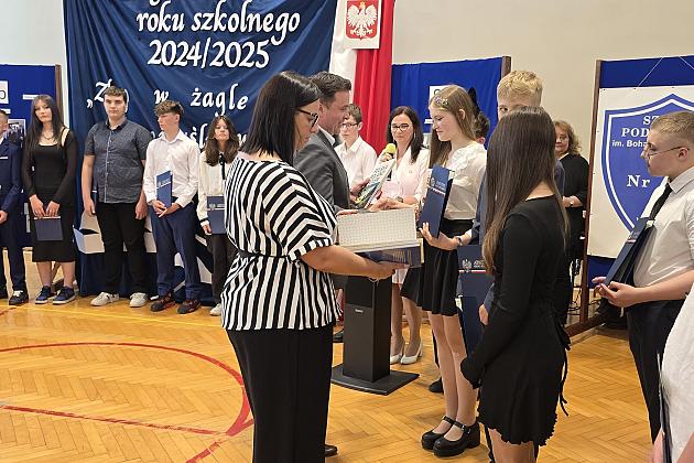 Uroczyste zakończenie roku szkolnego klas VIII w SP7