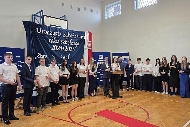 Uroczyste zakończenie roku szkolnego klas VIII w SP7
