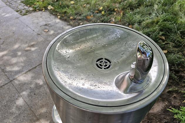 Pierwsze miejskie poidełko z wodą pitną już działa