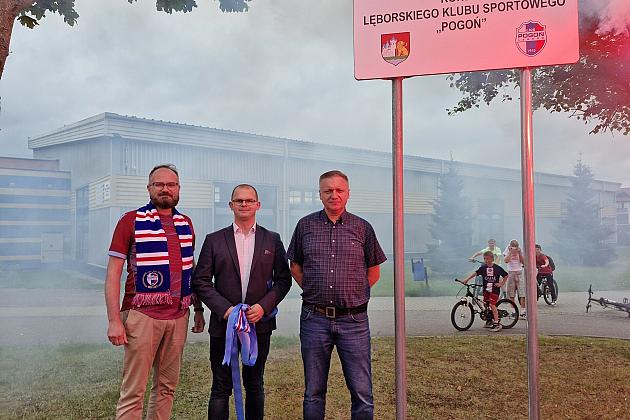 Symboliczne odsłonięcie tablicy „Rondo Lęborskiego Klubu Sportowego POGOŃ”