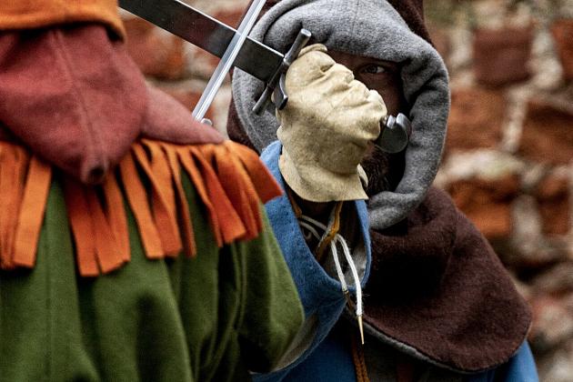 Kadry z epoki miecza i legend podczas Jarmarku św. Jakuba