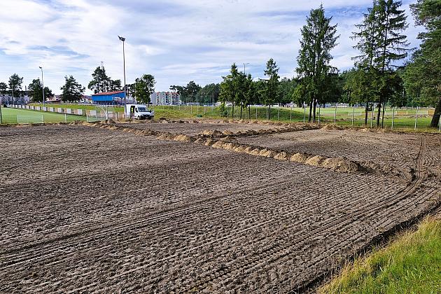 Trwa budowa boiska z naturalną nawierzchnią na Stadionie Miejskim w Lęborku