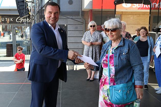 Sztuka w sercu miasta – plener malarski „Weduta” podsumowany podczas Jarmarku św. Jakuba