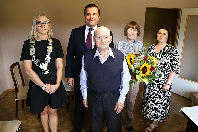 Sto lat minęło... Pan Marian Sasin z pięknym jubileuszem
