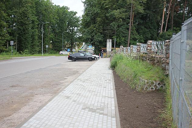Nowy chodnik przy Cmentarzu Parafialnym już dostępny dla pieszych