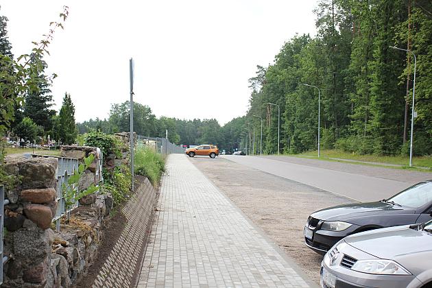 Nowy chodnik przy Cmentarzu Parafialnym już dostępny dla pieszych