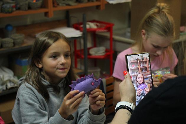 Dzieci stworzyły piękne breloki i broszki w Muzeum