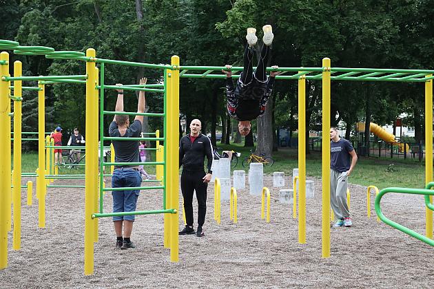 Aktywne spędzanie wakacji na zajęciach z kalisteniki