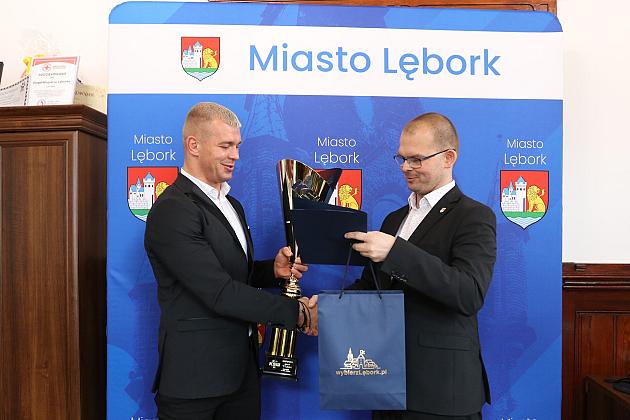 Promuje Lębork w oktagonie. Miasto wspiera swojego wojownika