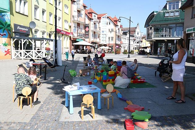 Bajkowa czytelnia pod chmurką