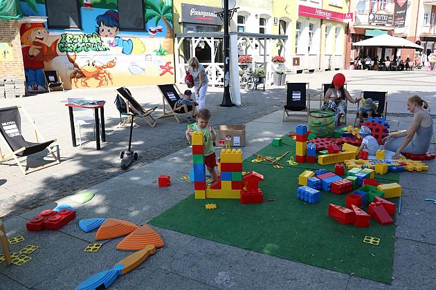Bajkowa czytelnia pod chmurką