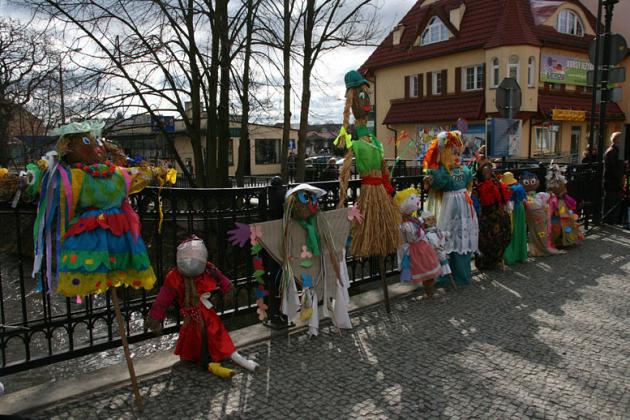 Dzieciaki powitały wiosnę na moście 