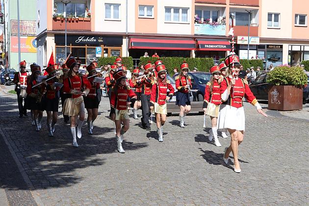 Z okazji jubileuszu lęborscy harcerze z nowym sztandarem