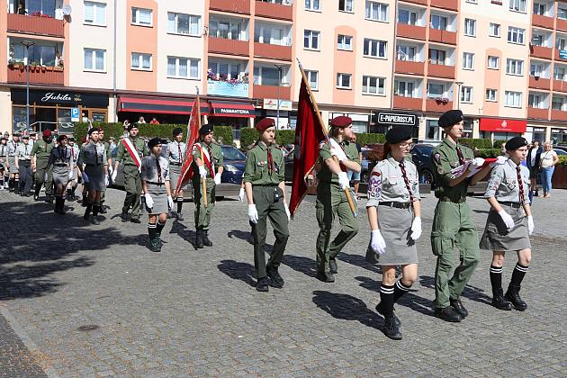 Z okazji jubileuszu lęborscy harcerze z nowym sztandarem