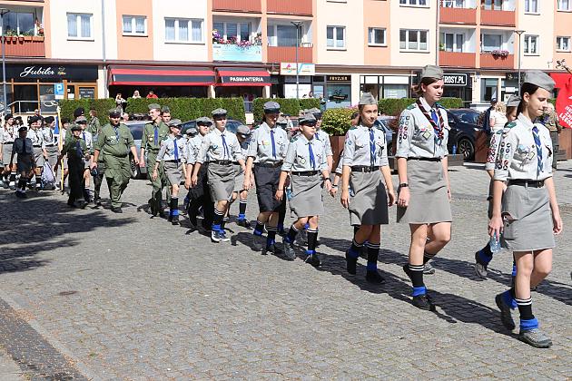 Z okazji jubileuszu lęborscy harcerze z nowym sztandarem