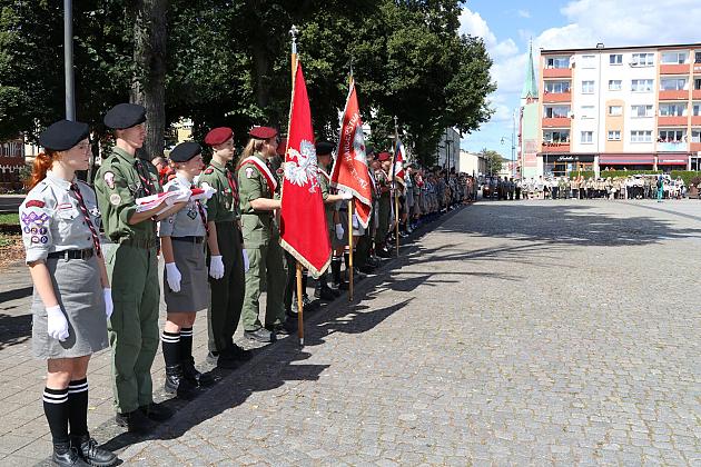 Z okazji jubileuszu lęborscy harcerze z nowym sztandarem