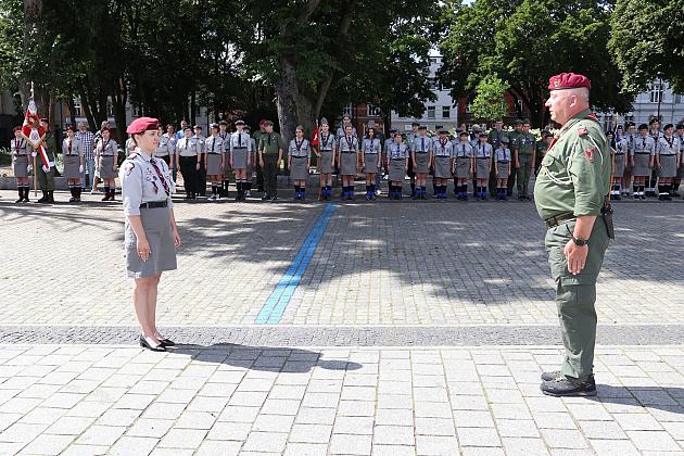 Z okazji jubileuszu lęborscy harcerze z nowym sztandarem