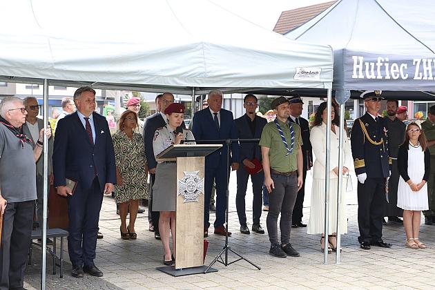 Z okazji jubileuszu lęborscy harcerze z nowym sztandarem