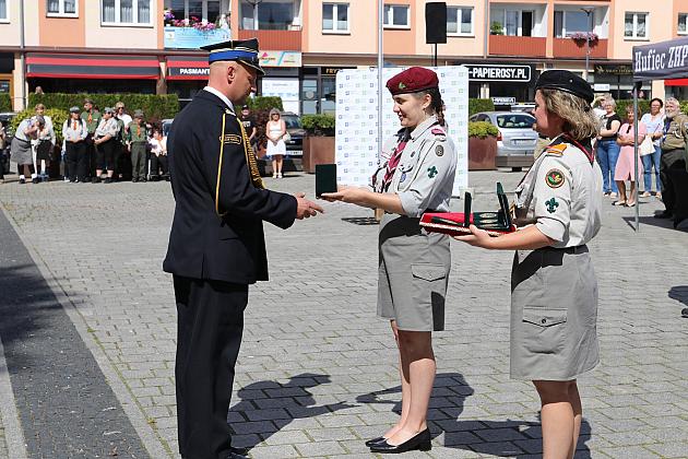 Z okazji jubileuszu lęborscy harcerze z nowym sztandarem