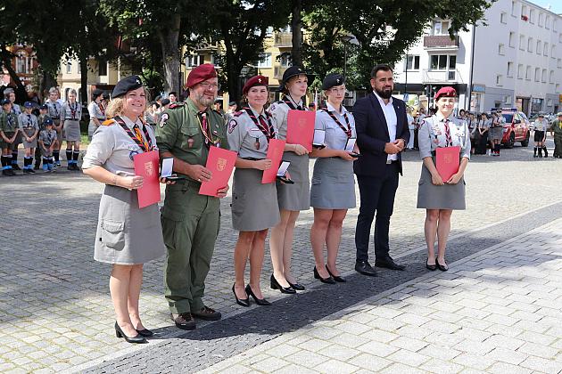 Z okazji jubileuszu lęborscy harcerze z nowym sztandarem