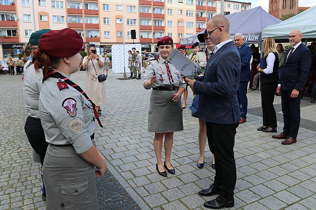 Z okazji jubileuszu lęborscy harcerze z nowym sztandarem