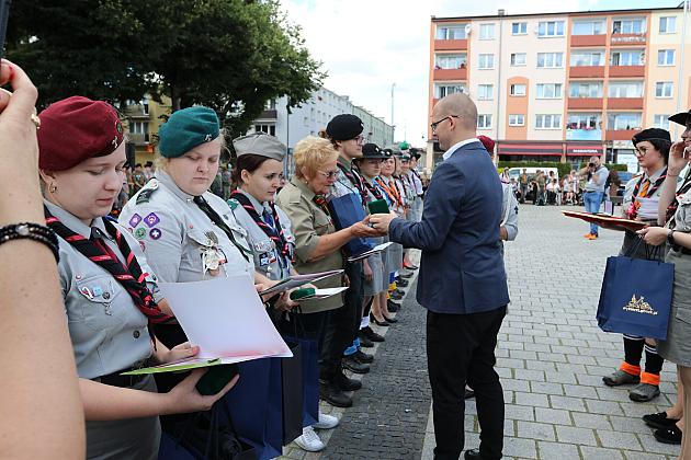 Z okazji jubileuszu lęborscy harcerze z nowym sztandarem