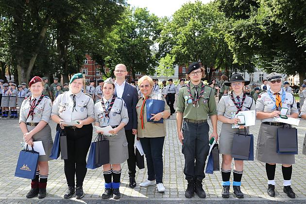 Z okazji jubileuszu lęborscy harcerze z nowym sztandarem